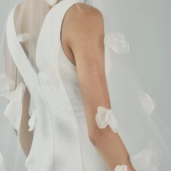 V217 - Elbow Length Veil With Petals