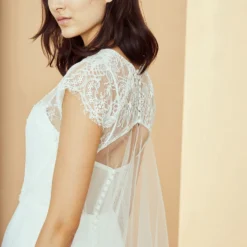 R331TO - Chantilly Lace Short Sleeve Top