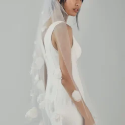V217 - Elbow Length Veil With Petals -Bridal Shop 03 Accessory V217 Sheertulle SilkFlowers Elbowlength Veil CloseUp1 scaled